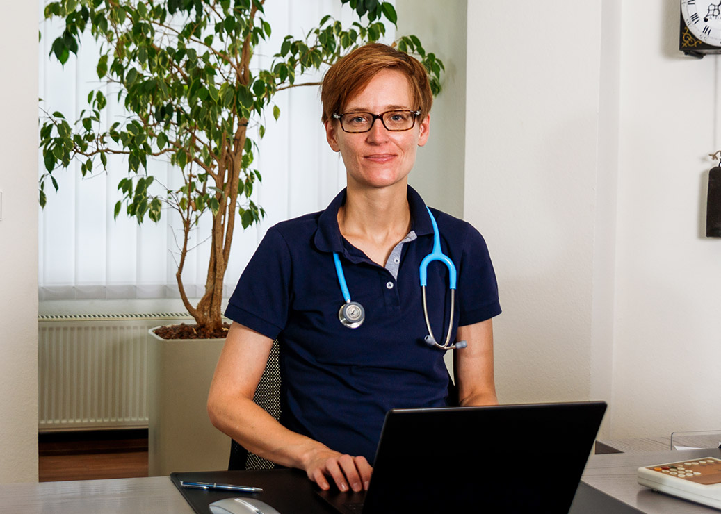 Dr. med. Julia Van Waesberghe